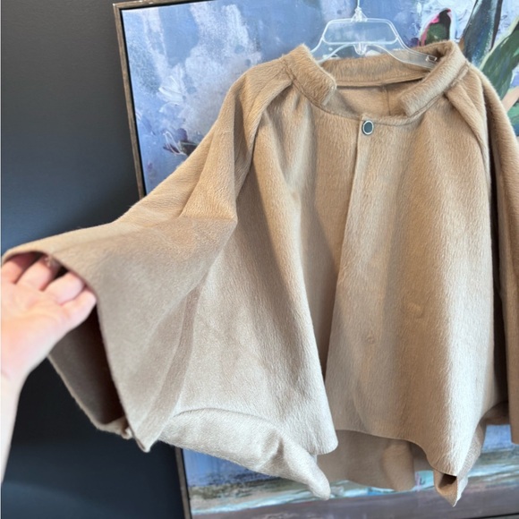 Stylish Tan Cape - Picture 3 of 5